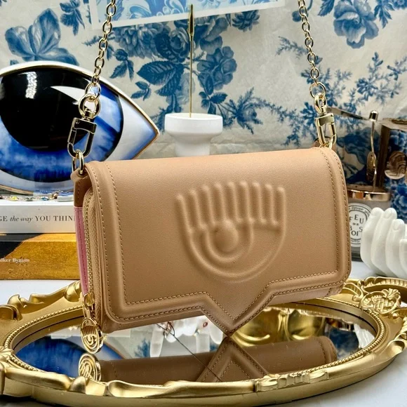 🆕 CHIARA FERRAGNI 🧿 NWOB Eyelike Motif Chain Linked Wallet on Chain, Nude
